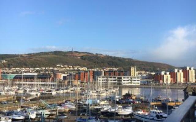 Swansea, Marina View Apartment