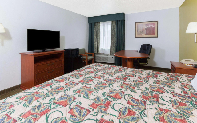 Days Inn by Wyndham Shawnee