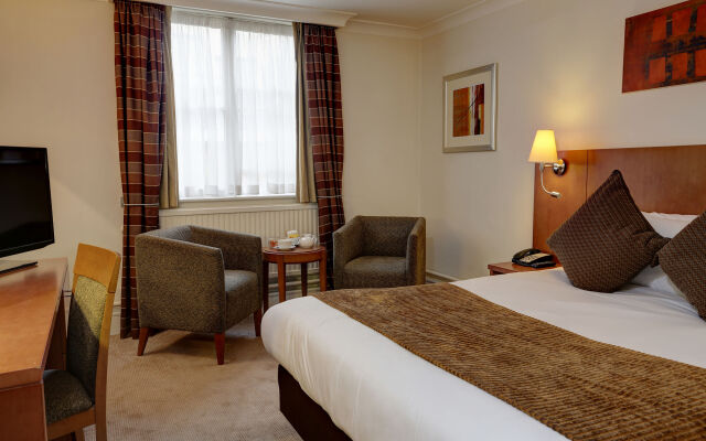 DoubleTree by Hilton Reading M4 J10