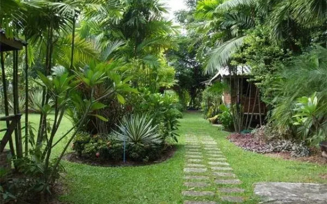 Suwan Guesthouse & Resort