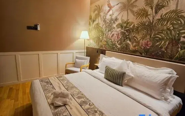 The Palm Suite at Lava Mansion