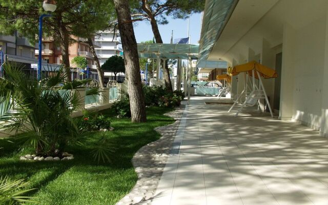 Hotel Tokio Beach con piscina e spiaggia - Lido di Savio