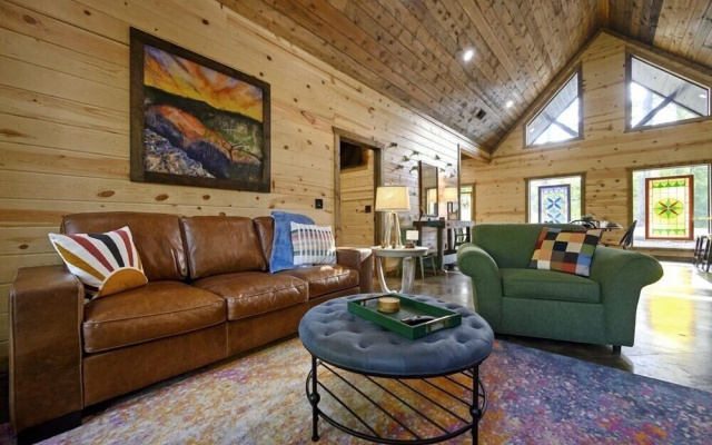 Always Sunny 2 Bedroom Cabin by Redawning