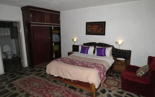 Parrot Lodge