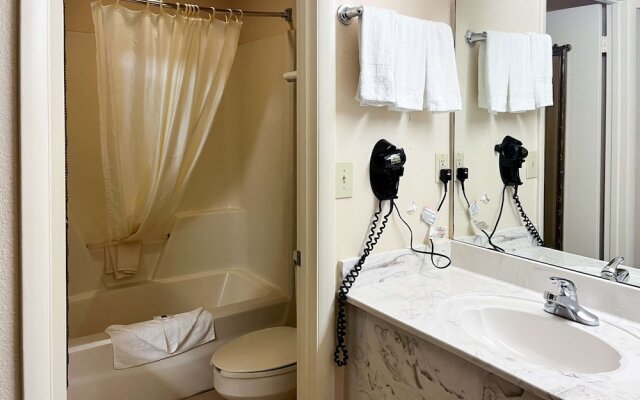 Motel 6 Abbeville, AL