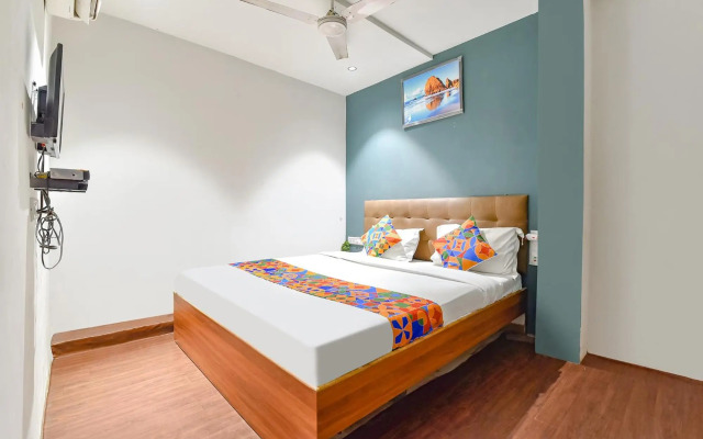 OYO Flagship 70029 Nidhivan Hotel And Rooms