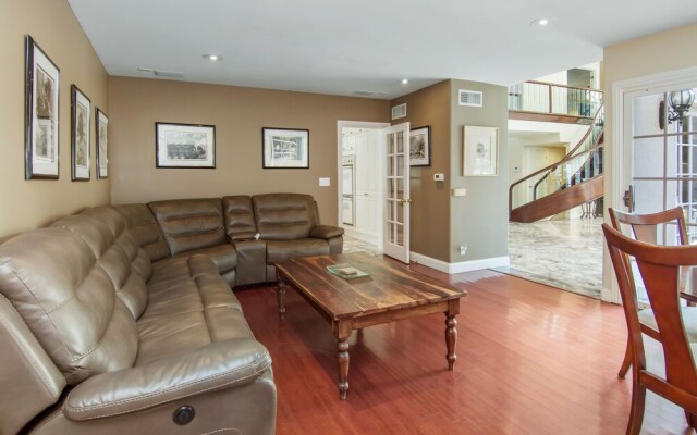 Hollywood Hills Upscale