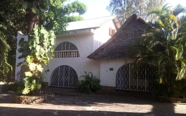 Dream of Africa Cottages Kanamai