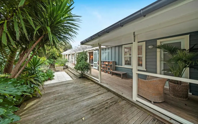The Long House - Waikanae Holiday Home