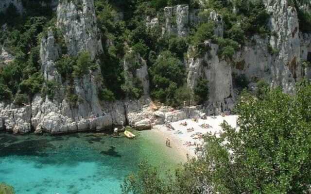 Sous Les Tilleuls