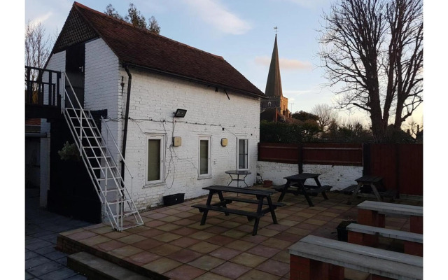 Swan Inn, Heathrow Airport