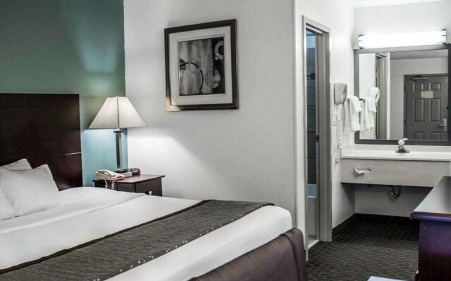 Copley Inn & Suites By OYO Akron OH