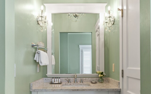 Village Inn and Pub - Adults Only