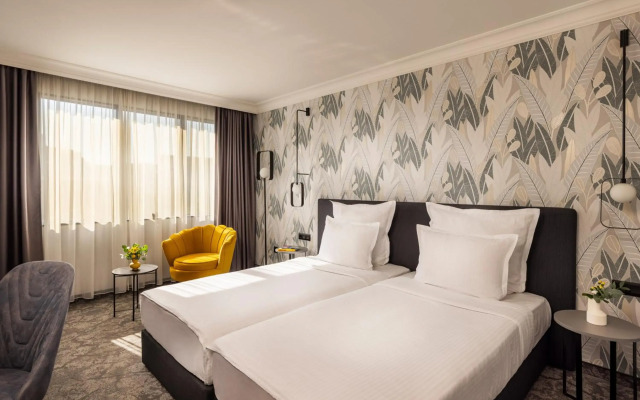 Rosslyn Thracia Hotel