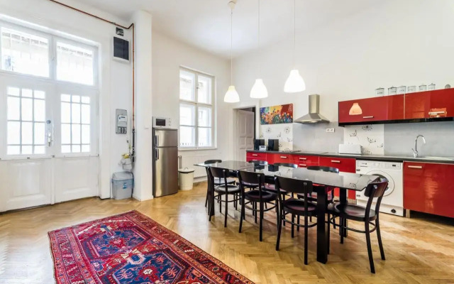 BERTA - 4 Bedrooms, 3 Baths