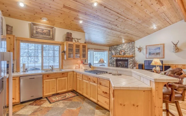 Spectacular Mountain Views and Outdoor Gatherings - Charming Oasis