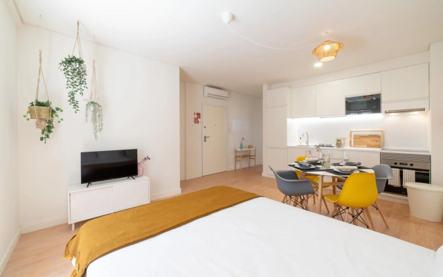 Monsanto Hill House - NO. 565 R/C D