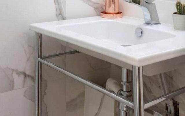 Studio d'architecte au pied de Tour Eiffel (CDM)