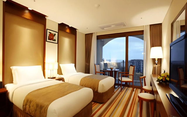 Raon Hotel & Resort