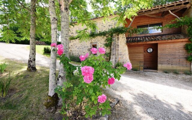 Rustic Castle in Bon-Encontre with Terrace