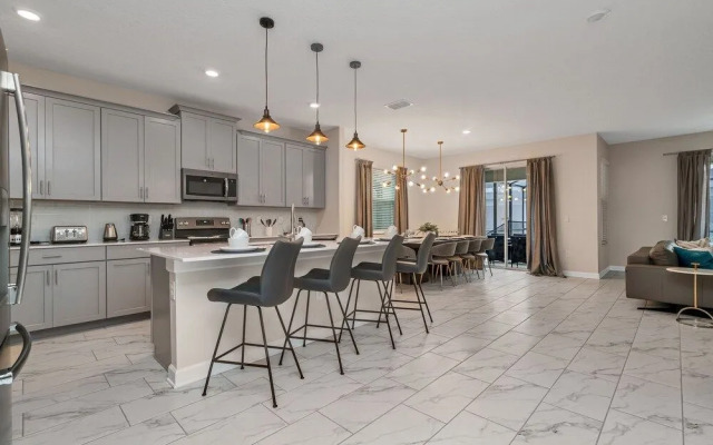 Edgy, Modern 6 Bed 5 Bath