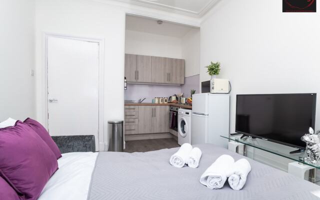 One Bedroom Apartment by Klass Living Serviced Accommodation Rutherglen - Crossroads Apartment With WiFi and Parking