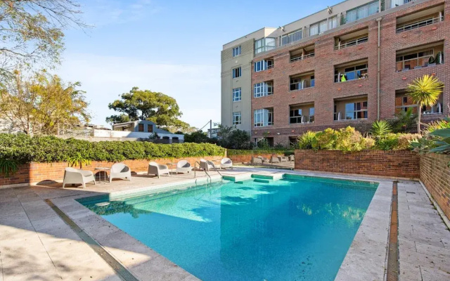 Stylish Studio in the Heart of Newtown With Pool