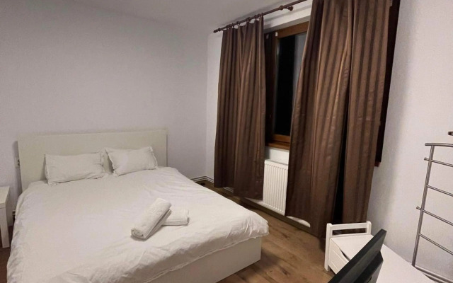 Peles Green Apartment