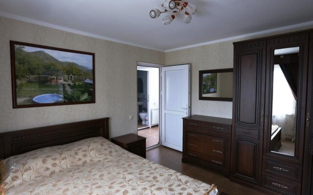 HappyLinn Hotel
