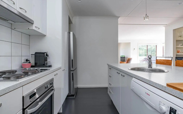 WHISPERING TEA TREE On Surf