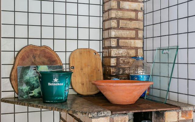 Casa c/ área verde e perto da praia LDS173