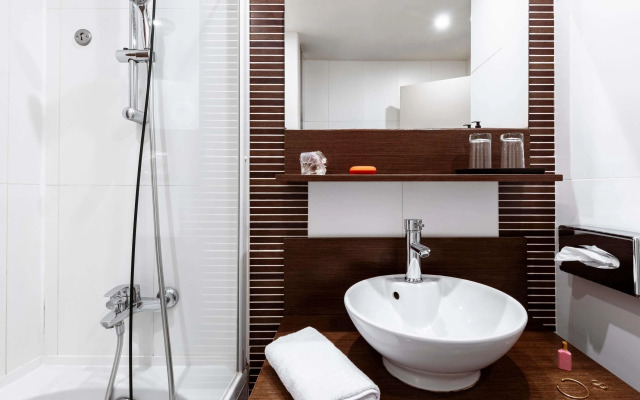 Mercure Omaha Beach Hotel