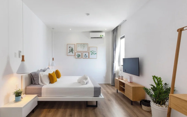 Christina's Saigon - The Mothership