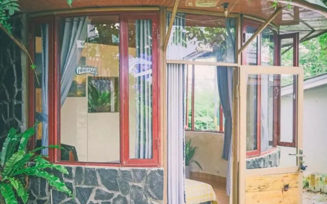 Books Homestay