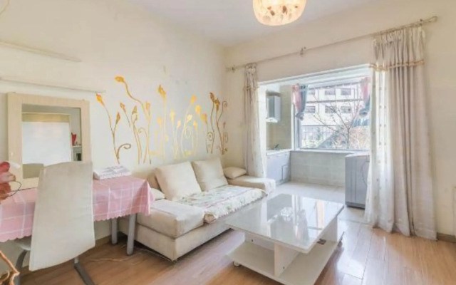 Lianhua Xiaozhu Apartment Hostel