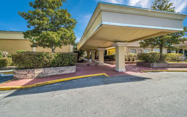 Quality Inn & Suites Conference Center Statesboro Historic District