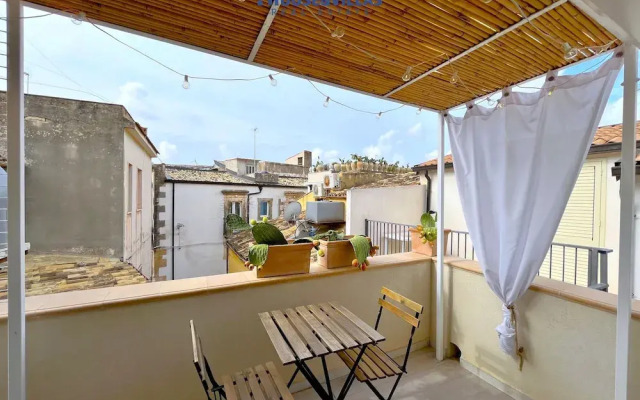 Nina Home in Noto With 1 Bedrooms and 1 Bathrooms