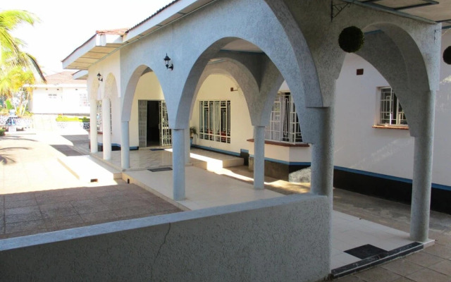 Blue Lagoon Lodge Blantyre