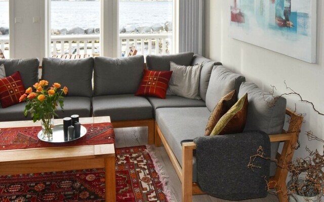 10 Person Holiday Home in Brattvåg