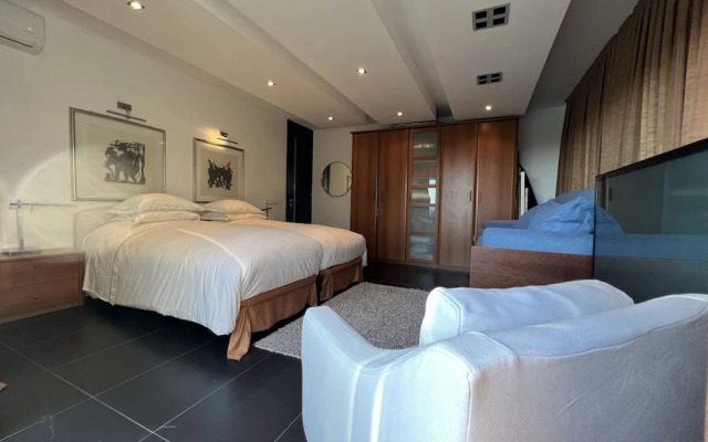 The Lake Villa Mountains & Sea view