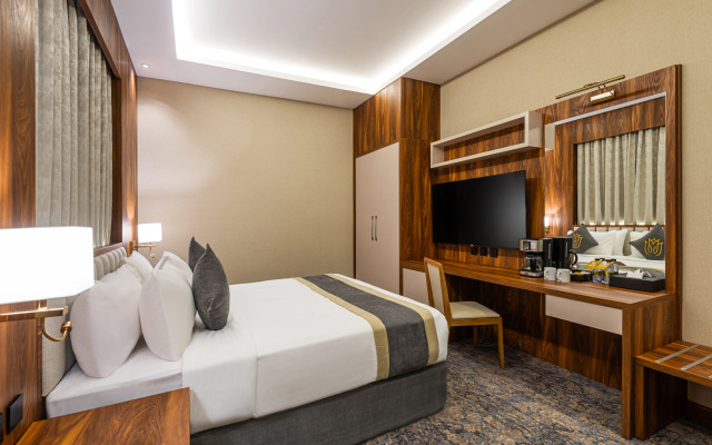 Crown Rose Hotel