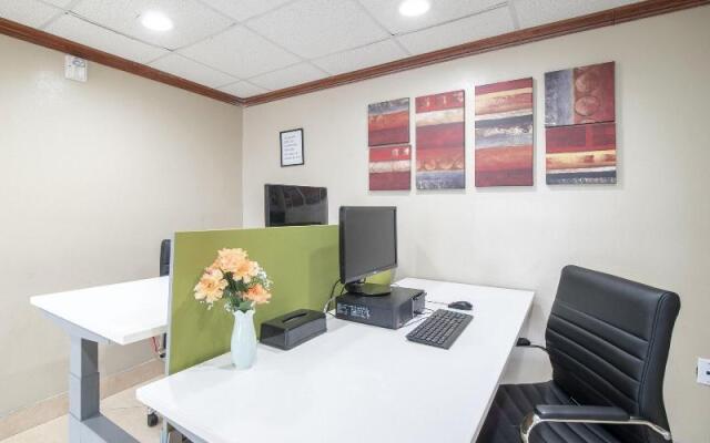 OYO Townhouse Houston Airport North