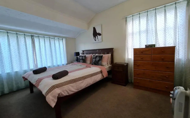Hidden Gem and Entire Bungalow in Central hutt