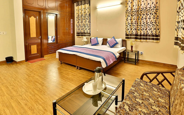OYO Flagship 402 Hotel Noida Residency