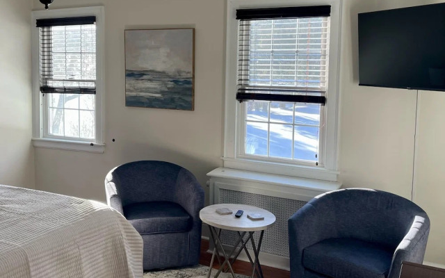 Valcour Inn & Boathouse