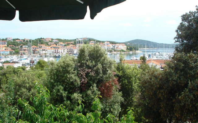 Jadranka - Free Parking and Grill - A1-purple