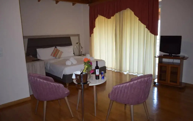 Kaiafas Lake Hotel