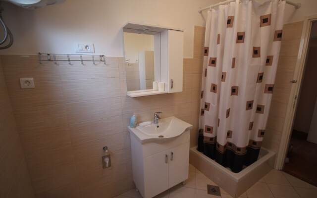 Comfortable Apartment, Zadar Borik, up To 5 Persons