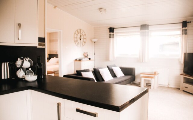 Keer Side Lodge, Luxury Lodge With Private hot tub at Pine Lake Resort