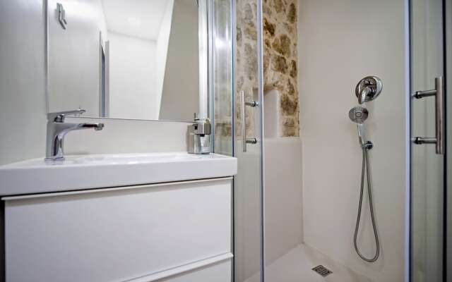 Luna Rooms and Studios